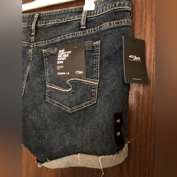 Silver Jeans Plus Size Suki 20 Stretch Jean Shorts - Picture 2 of 6